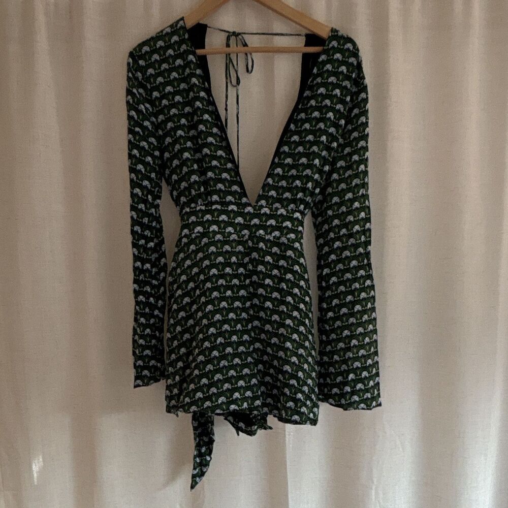OLIVACEOUS Women's M Green/White Floral V-Neck Long Sleeve Romper, Fits Small